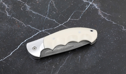 Складной нож "Ястреб" сталь дамаск, накладки акрил белый