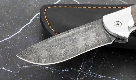 Складной нож "Ястреб" сталь дамаск, накладки карельская береза коричневая