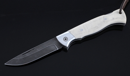 Складной нож Лиса, сталь дамаск, рукоять накладки акрил белый с дюралью Складной нож Лиса, сталь дамаск, рукоять накладки акрил белый с дюралью