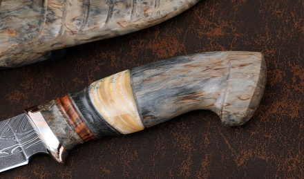 Коллекционный Нож Крот-2 сталь дамаск торцевой мокуме-гане рукоять карельская береза кость мамонта, ножны карельская береза Коллекционный Нож Крот-2 сталь дамаск торцевой мокуме-гане рукоять карельская береза кость мамонта, ножны карельская береза