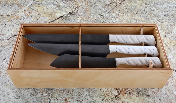 Набор кухонных ножей из стали Х12МФ с рукоятью из белого акрила в футляре