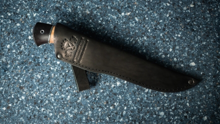 Нож Лесник сталь Sandvik 12c27 рукоять черный граб и стабилизированная карельская береза янтарь Нож Лесник сталь Sandvik 12c27 рукоять черный граб и стабилизированная карельская береза янтарь