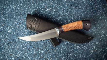 Нож Лесник сталь Sandvik 12c27 рукоять черный граб и стабилизированная карельская береза янтарь