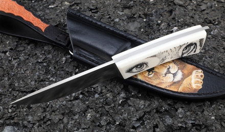 Нож Нерпа 2 Elmax цельнометаллический, белый акрил художественное исполнение "Львица" Нож Нерпа 2 Elmax цельнометаллический, белый акрил художественное исполнение "Львица"