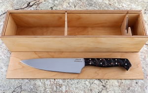 Кухонный нож из стали 95Х18 с рукоятью из коричневого акрила в футляре Кухонный нож из стали 95Х18 с рукоятью из коричневого акрила в футляре