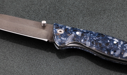 Складной нож Стрелок, сталь Х12МФ, рукоять накладки акрил синий Складной нож Стрелок, сталь Х12МФ, рукоять накладки акрил синий