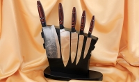 Подставка из венге с магнитными полосами, набором из 4 ножей и тяпки 95х18, микарта красная - Подставка из венге с магнитными полосами, набором из 4 ножей и тяпки 95х18, микарта красная