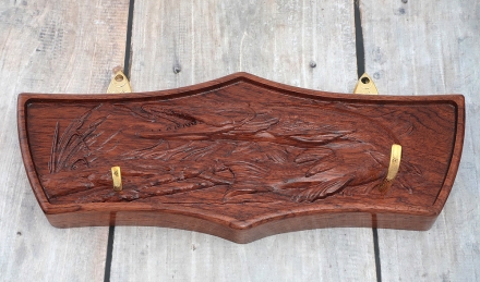 Авторский нож Турист сталь дамаск камень рукоять резная бубинга рыбка на подставке