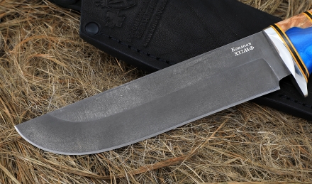 Нож Косуля сталь Х12МФ, рукоять карельская береза искусственный камень синий